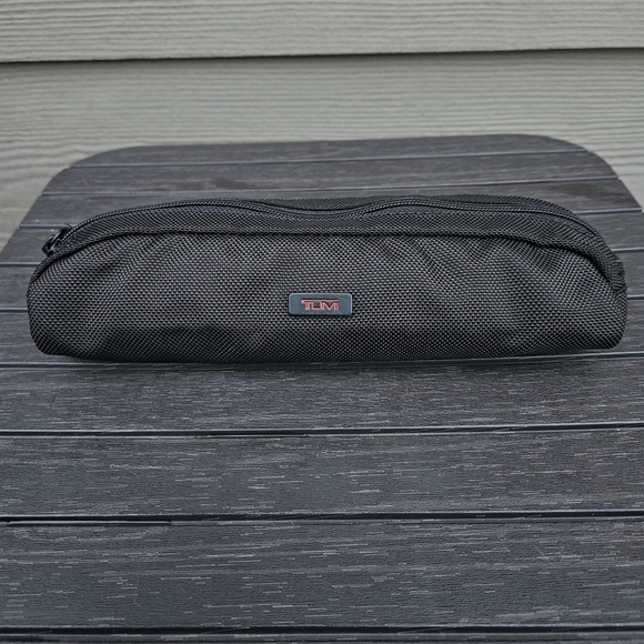 Tumi ALPHA Electronic Cord Pouch Zip Top Bag Travel Organizer Black - Picture 1 of 9